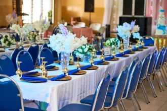 Mobilier de mariage, tables et chaises pour une réception mémorable